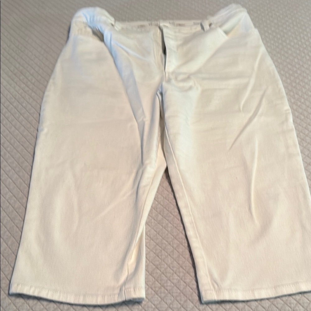 Gloria Vanderbilt White Cropped Pants